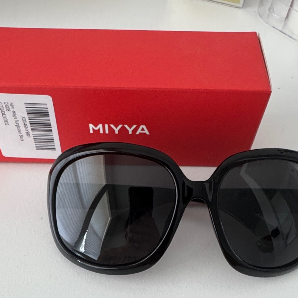 Women's Black Sunglasses